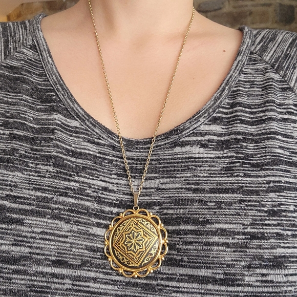 Vintage Ornate Necklace - Picture 5 of 13